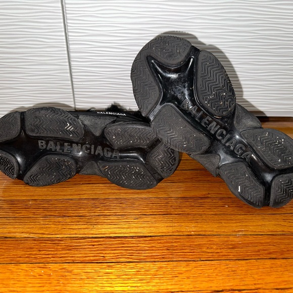 100% Authentic Balenciaga triple s sneakers - Picture 4 of 6